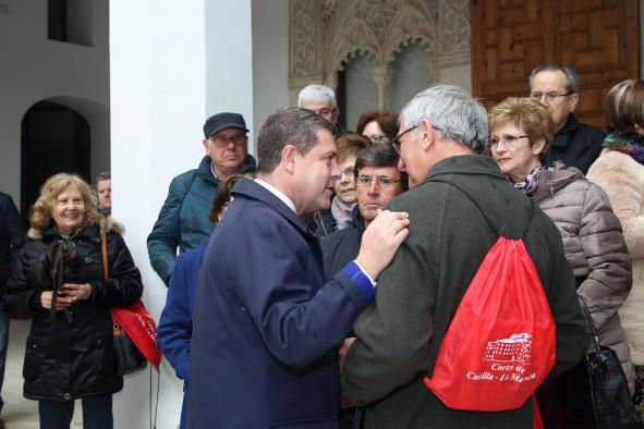 El presidente de Castilla-La Mancha, Emiliano García-Page, ha recibido hoy, en el Palacio de Fuensalida, al Centro de Mayores de Azuqueca de Henares