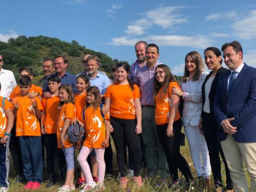 El consejero de Agricultura, Medio Ambiente y Desarrollo Rural, Francisco Martínez Arroyo participa en la suelta de un ejemplar de lince ibérico en Córdoba