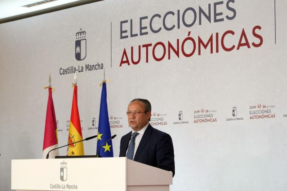 El consejero de Hacienda y Administraciones Públicas, Juan Alfonso Ruiz Molina, comparece  para informar de la apertura de las mesas electorales en Castilla-La Mancha 