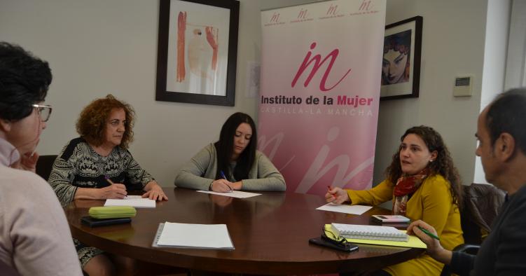 Firma convenios Instituto Mujer