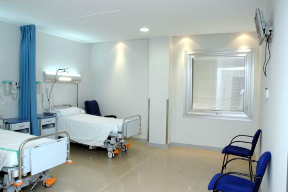 El Gobierno de Castilla-La Mancha reitera que mantiene operativa la red de camas de los hospitales del SESCAM en época estival