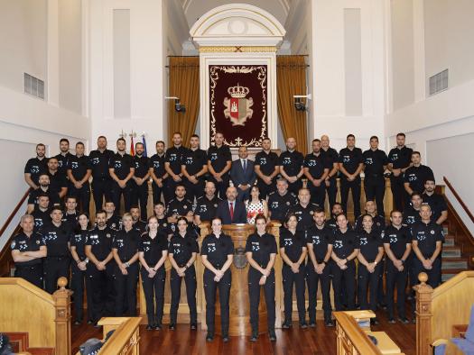 Los futuros policías locales de Castilla-La Mancha conocen en una visita el funcionamiento y composición de las Cortes regionales 