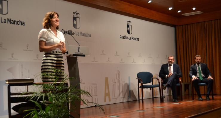 La consejera de Igualdad y portavoz del Gobierno regional, Blanca Fernández, asiste  a la toma de posesión del delegado de la Junta en Guadalajara, Eusebio Robles