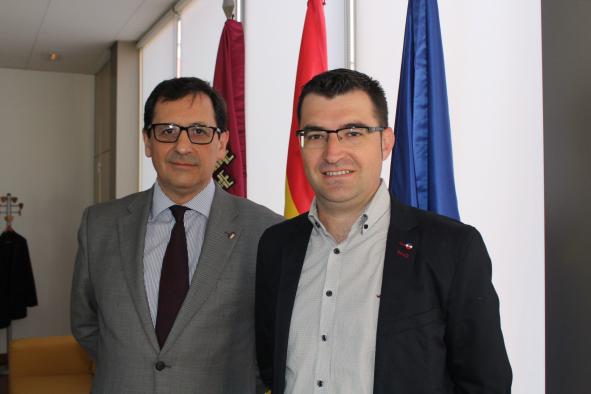 La mejora en servicios sanitarios, la atracción de empresas y la rehabilitación patrimonial marcan la reunión entre el Gobierno regional y el alcalde de La Guardia