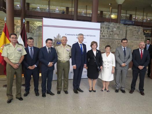 El Gobierno regional asiste a la inauguración de la exposición 'Centenario del Estado y del Ejército de Letonia'
