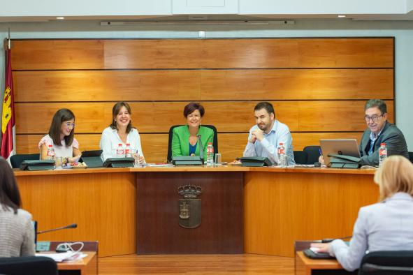 La consejera de Igualdad y portavoz del Gobierno regional, Blanca Fernández, comparece en la Comisión de Igualdad en las Cortes regionales