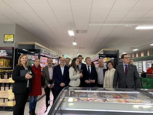 El delegado de la Junta en Toledo asiste a la inauguración de un nuevo supermercado en Madridejos 