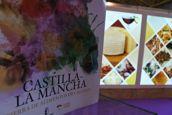 El Gobierno regional anima a consumir alimentos de Castilla-La Mancha durante estas fiestas y brindar con nuestros vinos 