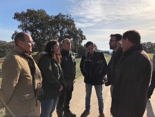 El director general de Medio Natural y Biodiversidad, Félix Romero, participa en la suelta de un águila imperial y un milano real recuperados en el Centro de Estudios de Rapaces Ibéricas 