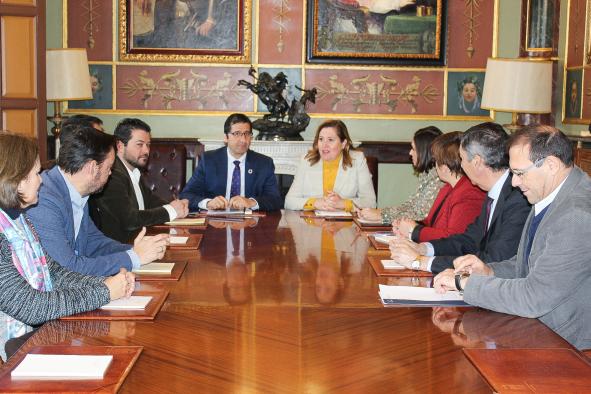 . La consejera de Educación, Cultura y Deportes, Rosa Ana Rodríguez, se reúne con el presidente de la Diputación de Ciudad Real, José Manuel Caballero, en la Diputación Provincial. 