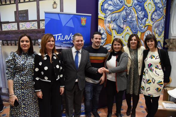 García-Page visita el estand de Castilla-La Mancha en FITUR en el Día de Toledo