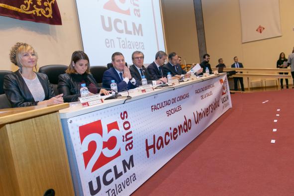 El presidente de Castilla-La Mancha, Emiliano García-Page, asiste a la conmemoración del 25 aniversario de la Universidad de Castilla-La Mancha en Talavera de la Reina.