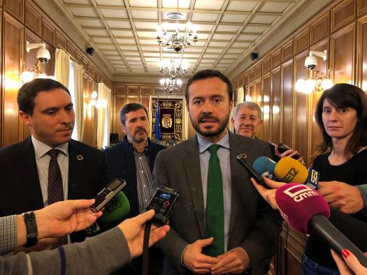 El consejero de Desarrollo Sostenible, José Luis Escudero, se reúne con el presidente de la Diputación de Cuenca.