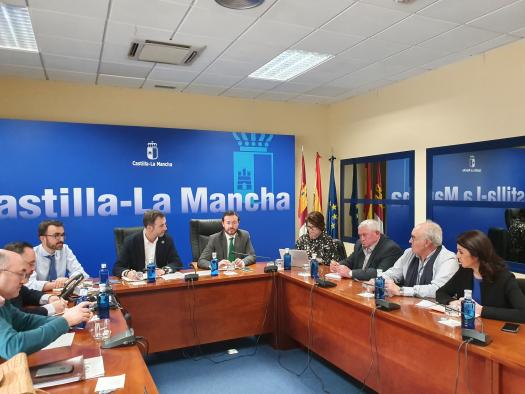 El consejero de Desarrollo Sostenible se reúne con ASAJA para conocer las inquietudes del sector agrícola y ganadero en materia ambiental 