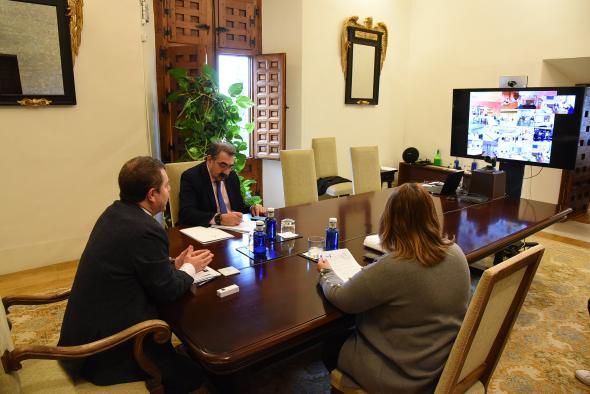 Videoconferencia con los gerentes de los hospitales y coordinadores del servicio de Urgencias de los centros dependientes del SESCAM