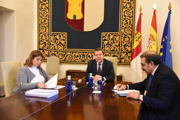 Videoconferencia con los gerentes de los hospitales y coordinadores del servicio de Urgencias de los centros dependientes del SESCAM