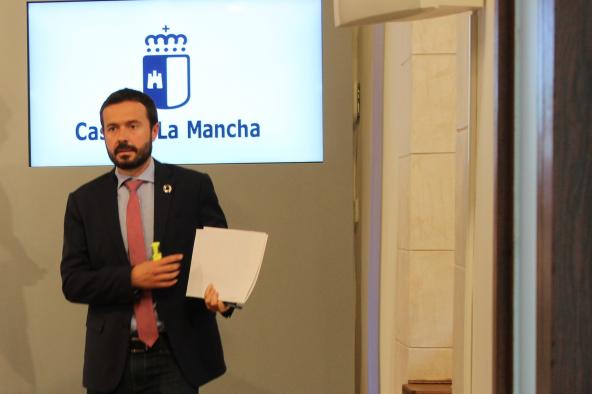 (2) El consejero de Desarrollo Sostenible, José Luis Escudero, ofrece una rueda de prensa