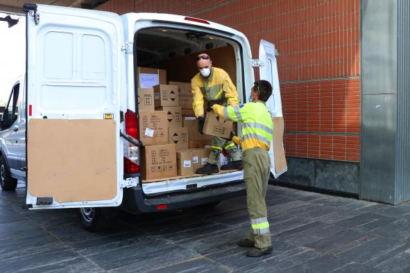 El Gobierno de Castilla-La Mancha mantiene la distribución de equipos de protección para los profesionales sanitarios con un nuevo envío de superior a los 408.000 artículos