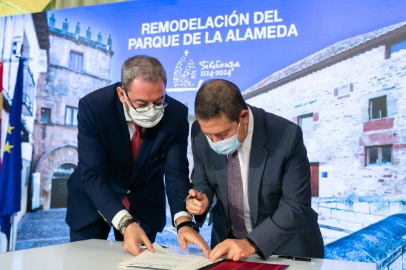 Firma de un protocolo de colaboración el Ayuntamiento de Sigüenza (I)