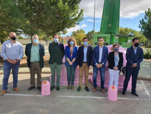 El Gobierno de Castilla-La Mancha fomenta la separación y recogida selectiva de vidrio participando en una campaña de sensibilización y prevención frente al cáncer de mama 