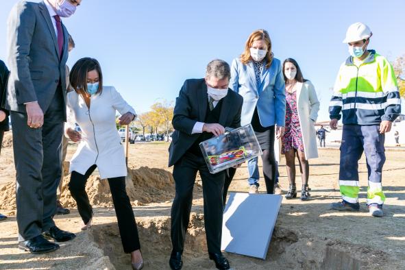 Colocación la primera piedra de un nuevo Instituto de Enseñanza Secundaria Obligatoria en Olías del Rey