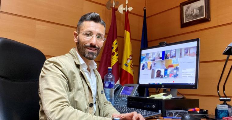El Gobierno regional impulsa el desarrollo económico sostenible en zonas rurales y da luz verde a tres plantas solares fotovoltaicas y una instalación turística 