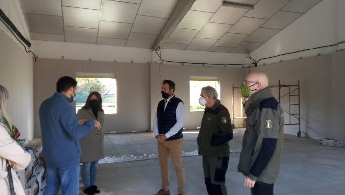 El viceconsejero de Medio Ambiente, Fernando Marchán, visita las obras de mejora del Aula de Educación Ambiental del Vivero de Toledo 