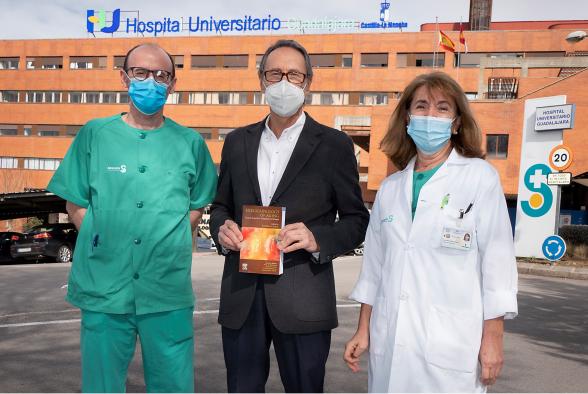 Un endocrinólogo del Hospital de Guadalajara, director de un libro que aborda la endocrinología clínica del envejecimiento y su importancia en el diagnóstico y tratamiento 
