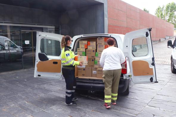 El Gobierno de Castilla-La Mancha ha distribuido esta semana cerca de 608.000 artículos de protección para profesionales sanitarios 