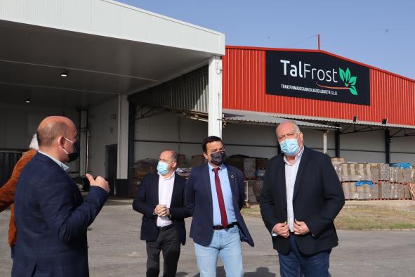 El consejero de Agricultura, Agua y Desarrollo Rural mantiene una reunión de trabajo con la empresa Talfrost