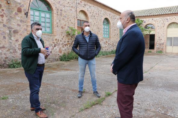 El Gobierno de Castilla-La Mancha estudia con los alcaldes de San Lorenzo de Calatrava y Mestanza la situación del Parque Natural del Valle de Alcudia y Sierra Madrona