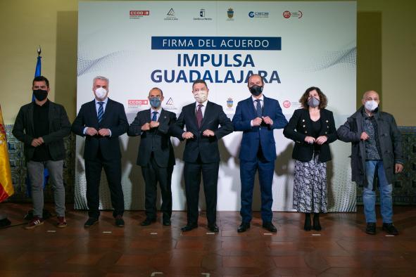 Firma con administraciones y agentes sociales, el acuerdo para la estrategia ‘Impulsa Guadalajara'