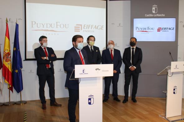 El Gobierno regional impulsará la presencia de las navajas de Albacete en el parque temático de Puy du Fou en Toledo