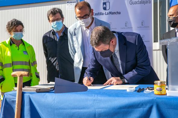 Firma del protocolo con la Diputación Provincial de Guadalajara para garantizar la inversión en consultorios locales de la provincia