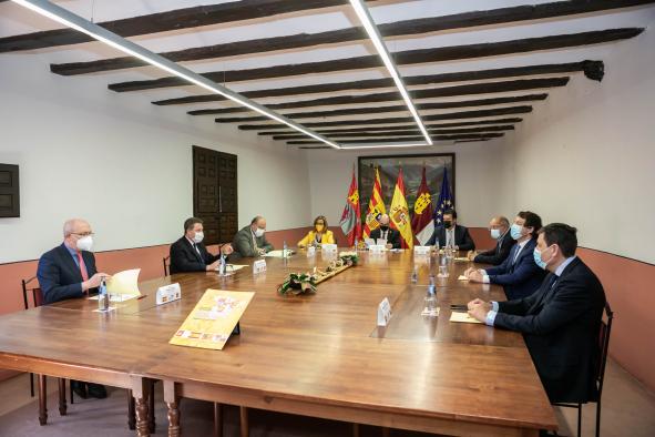 El presidente de Castilla-La Mancha participa en el encuentro institucional sobre despoblación junto a sus homólogos de Aragón y Castilla y León