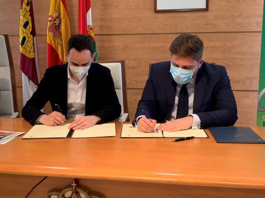 El Gobierno de Castilla-La Mancha renueva el convenio del ASTRA de Cabanillas del Campo con más líneas y la mejora de servicios 