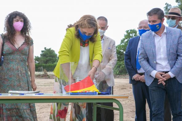 Coloca la primera piedra del nuevo Centro de Educación Especial ‘Cruz de Mayo’, en Hellín (Albacete)