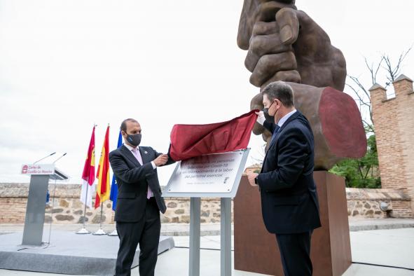 Inauguración del monumento dedicado a las víctimas del COVID-19 y al personal esencial