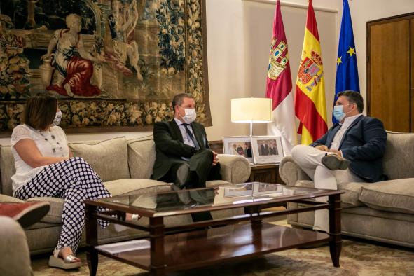 El presidente de Castilla-La Mancha recibe al nuevo secretario general de UGT