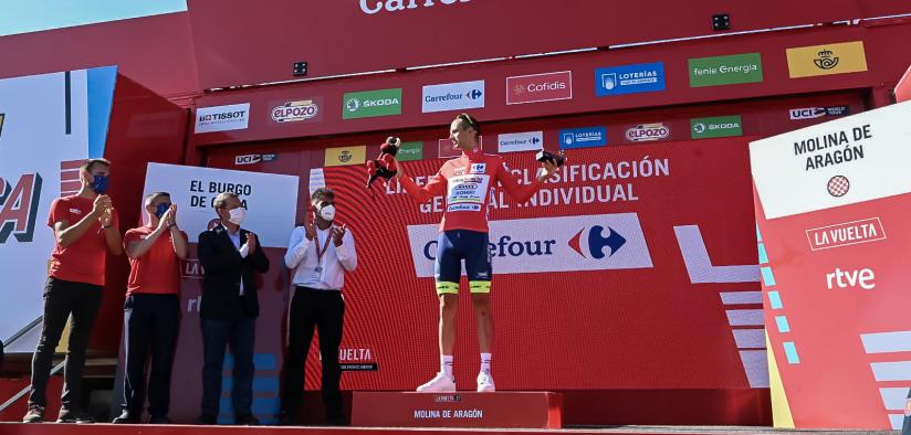 El presidente de Castilla-La Mancha, Emiliano García-Page, asiste a la llegada a meta de la 4ª etapa de la 76 edición de la Vuelta
