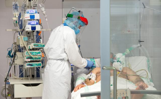 Se reducen los pacientes COVID en las UCI de los hospitales de Castilla-La Mancha