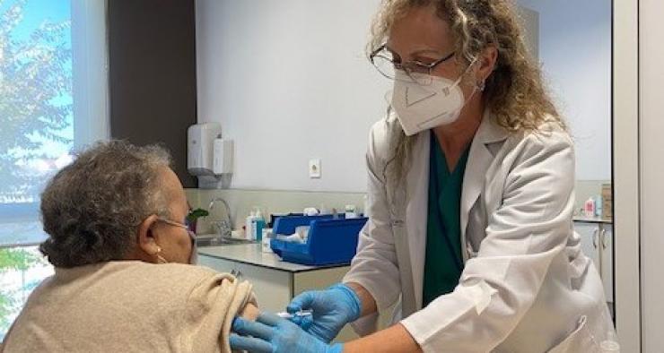 Los centros sanitarios de la provincia de Toledo han comenzado la vacunación contra la gripe, empezando con los mayores de 80 años