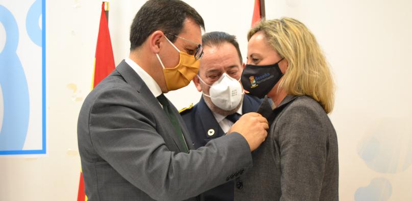 Úbeda asiste al acto de entrega a la alcaldesa de Seseña de la Gran Cruz de Servicios Distinguidos en categoría de Oro, otorgada por la ANAV 