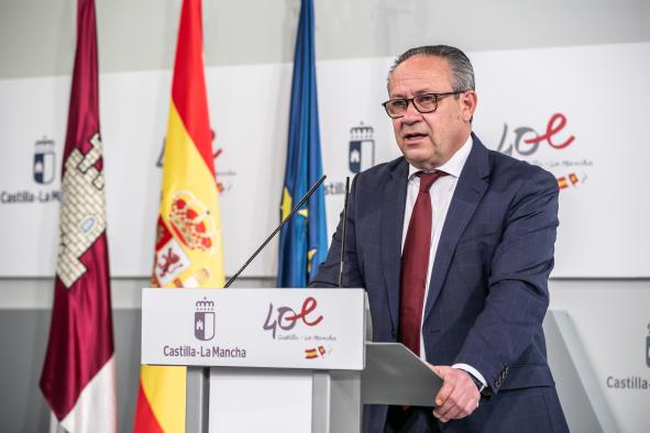 El consejero de Hacienda y Administraciones Públicas, Juan Alfonso Ruiz Molina, informa sobre los acuerdos del Consejo de Gobierno relacionados con su departamento