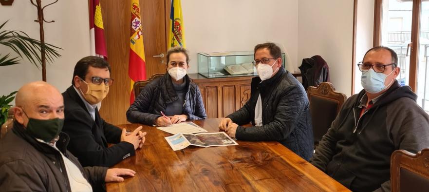 El Gobierno regional y el Ayuntamiento de Ocaña acuerdan realizar labores silvícolas preventivas ante incendios forestales y la retirada de restos forestales