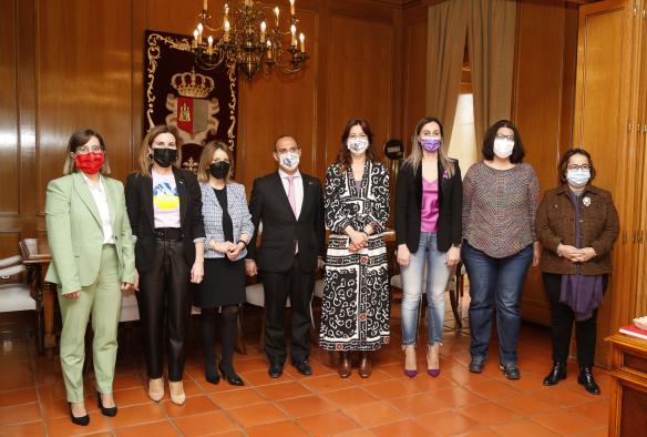 La consejera de Igualdad y portavoz del Gobierno regional, Blanca Fernández, asiste al acto institucional que celebran las Cortes de Castilla-La Mancha con motivo del Día Internacional de las Mujeres.