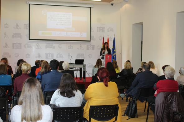 ). La consejera de Igualdad y portavoz del Gobierno regional, Blanca Fernández, asiste a la presentación del I Plan Estratégico Municipal de Igualdad de Oportunidades entre Mujeres y Hombres del Ayuntamiento de Puertollano 2022-2025.