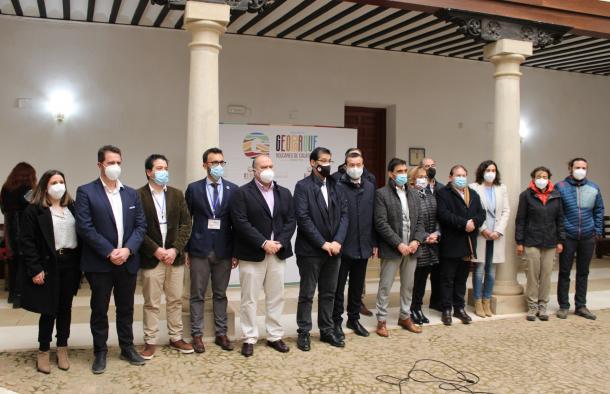 El consejero de Desarrollo Sostenible, José Luis Escudero, junto al presidente de la Diputación de Ciudad Real, José Manuel Caballero, participa en la inauguración de la ‘Jornada Institucional y Socioeconómica’ sobre el Proyecto Geoparque