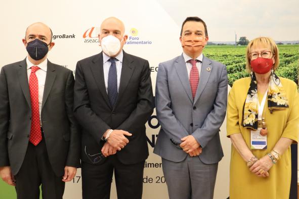 El consejero de Agricultura, Agua y Desarrollo Rural, Francisco Martínez Arroyo, participa en el I Congreso Jurídico del Sector Agroalimentario organizado por el Colegio de Abogados de Madrid.