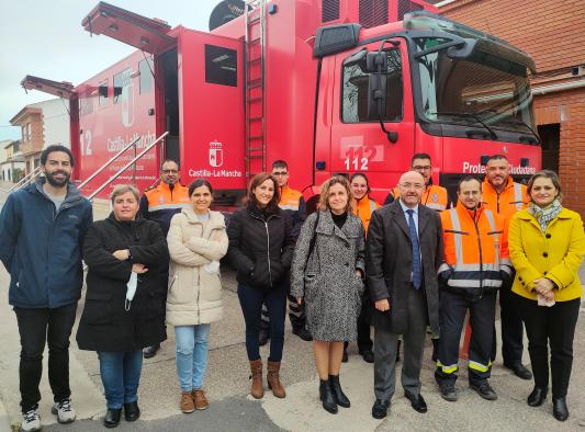 Más de 200 escolares de Ajofrín conocen el funcionamiento del 1-1-2 de Castilla-La Mancha en una visita del puesto de mando avanzado (PMA)